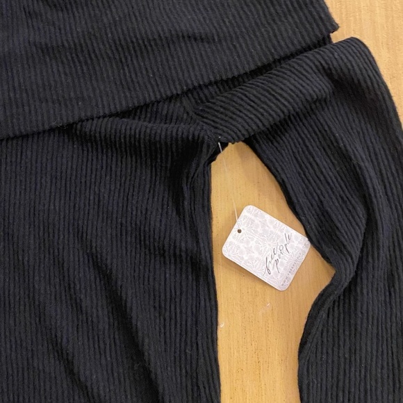 Free People Black Off-Shoulder Soft New Medium Long Sleeve Cozy Sweater - Picture 12 of 12